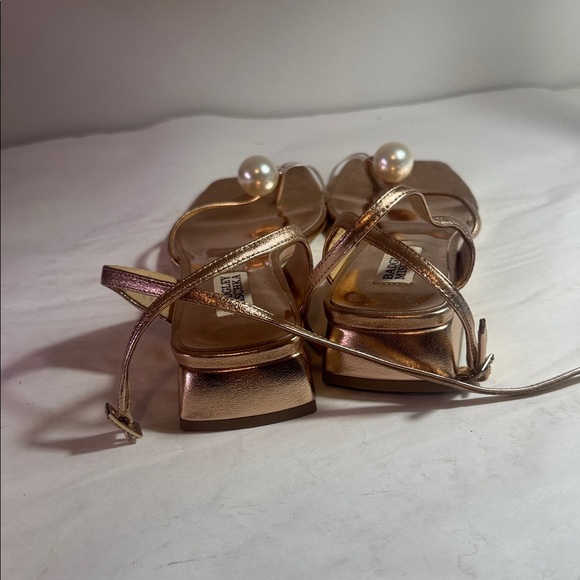 Gently used Rose gold women’s size 8 Badgley Mischka heels - Picture 3 of 5